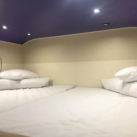 Av-2 Capsule Kapselhotel *
